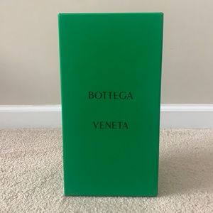 Bottega Veneta Raffia Heel slide shoe box